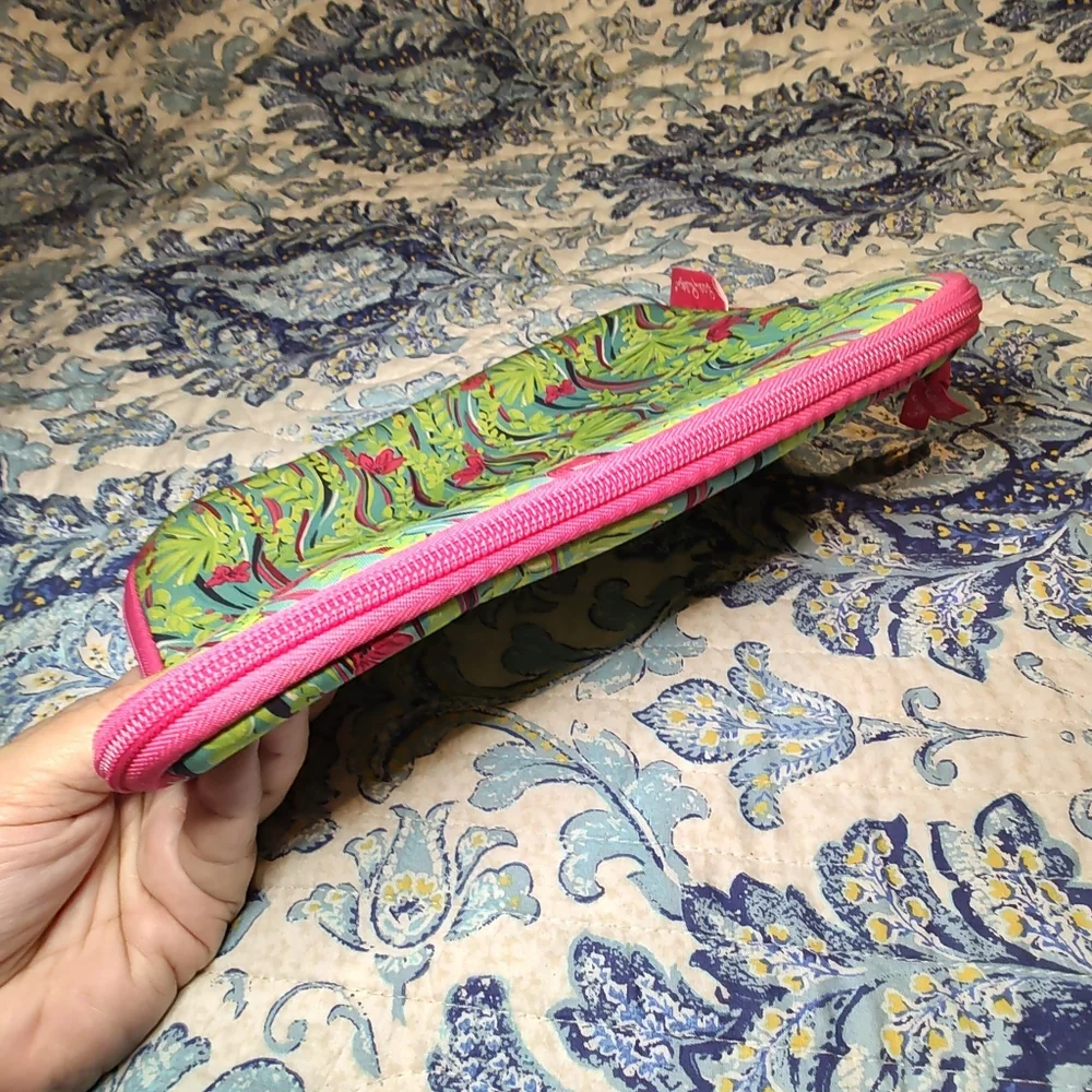 Lily Pulitzer Pink & Green Floral Print Foam Padded iPad Cover Zip Closure - Picture 5 of 9